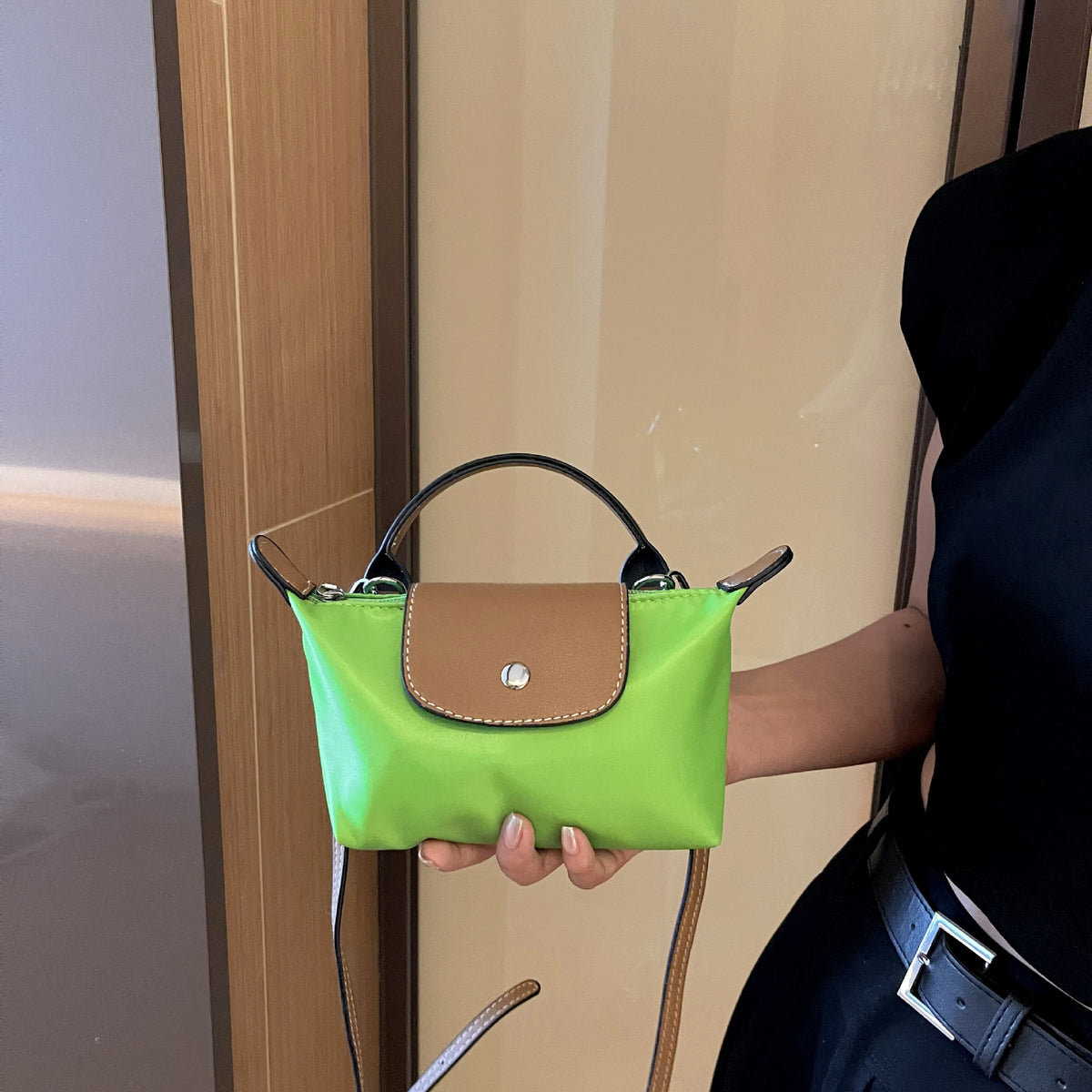 Retro fashion versatile women's bag, shoulder crossed, carrying high-end nylon dumpling bag